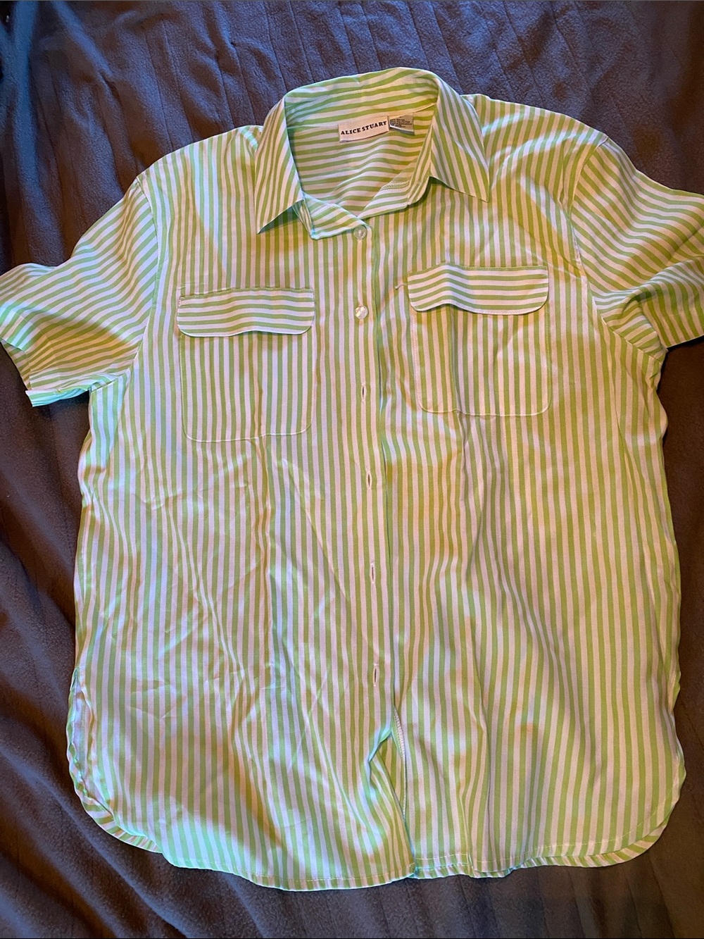 Alice + Olivia Green and White Striped Short-Sleeve Button-Down Shirt